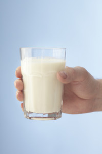 Tej: élet erő egészség. Laktózmentes tej is kapható.